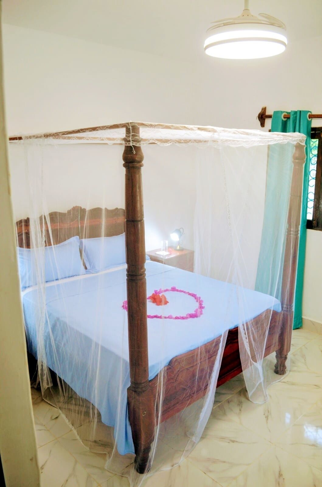 Quarto casal, 1 cama Queen | Wi-Fi de cortesia, acesso para cadeiras de rodas