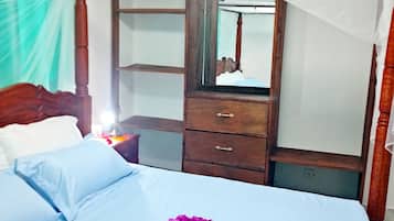 Habitación doble Confort, vista al jardín | Wifi gratis