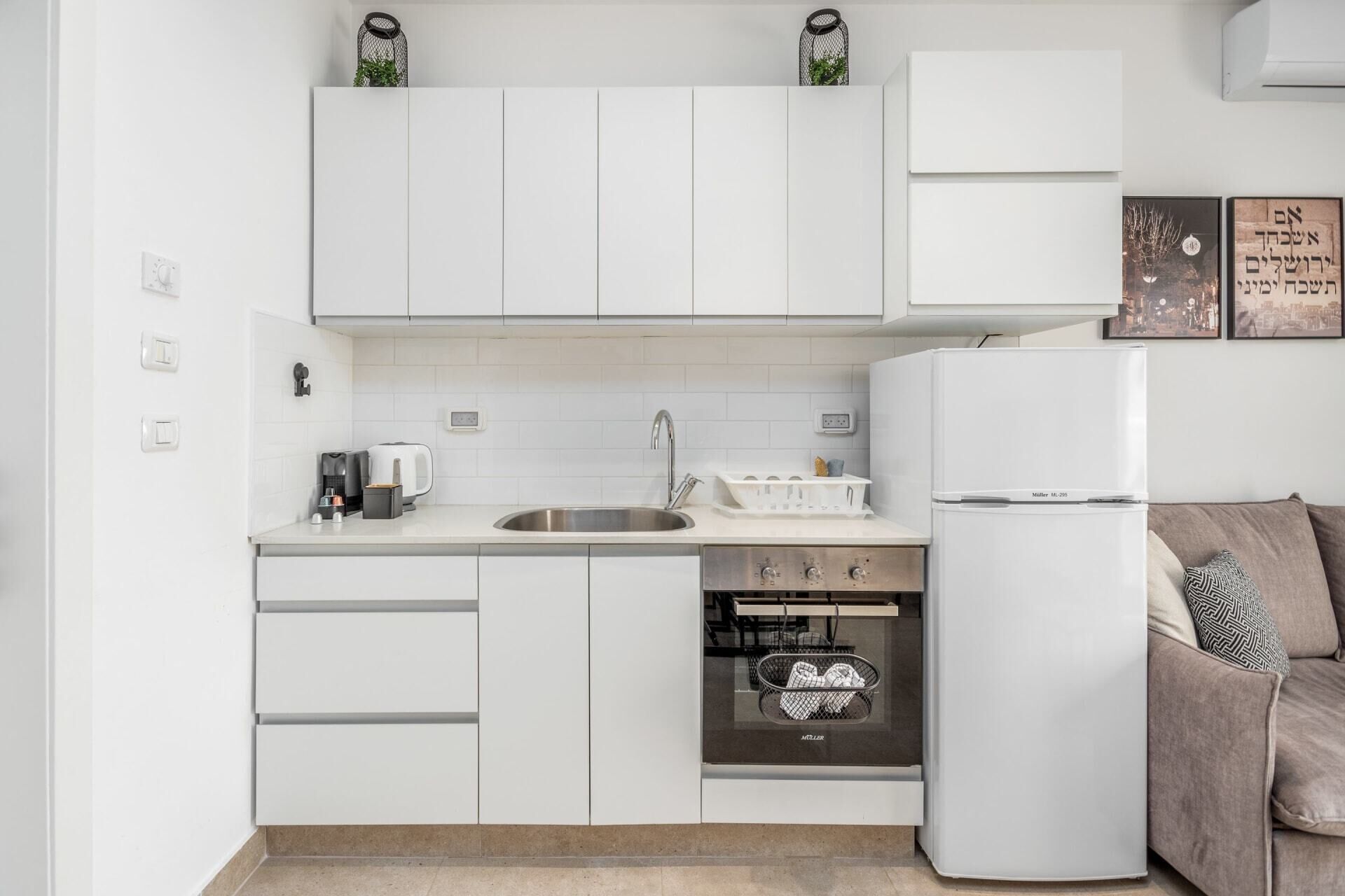 Fridge, microwave, oven, coffee/tea maker