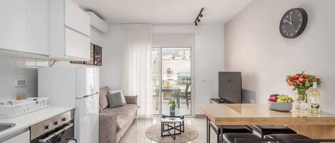 Fridge, microwave, oven, cookware/dishes/utensils