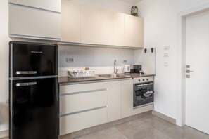 Fridge, microwave, oven, cookware/dishes/utensils