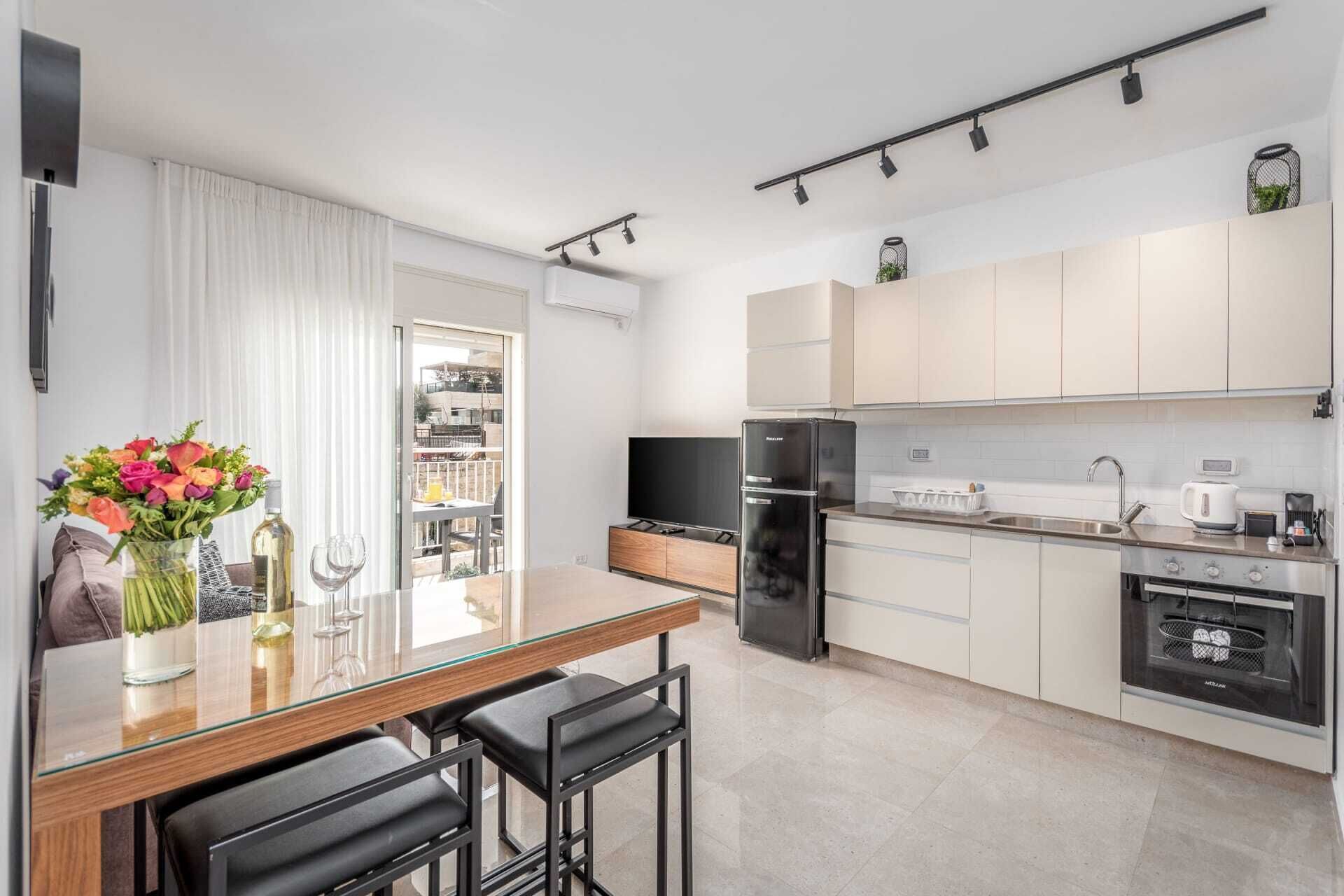 Fridge, microwave, oven, coffee/tea maker