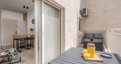 Machane Yehuda 9 - One Bedroom Apartment, Sleeps 4