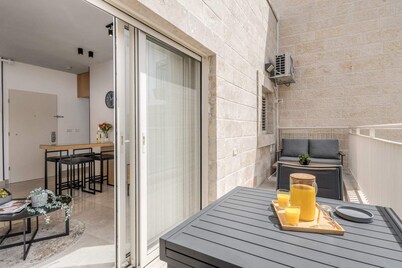 Machane Yehuda 9 - One Bedroom Apartment, Sleeps 4