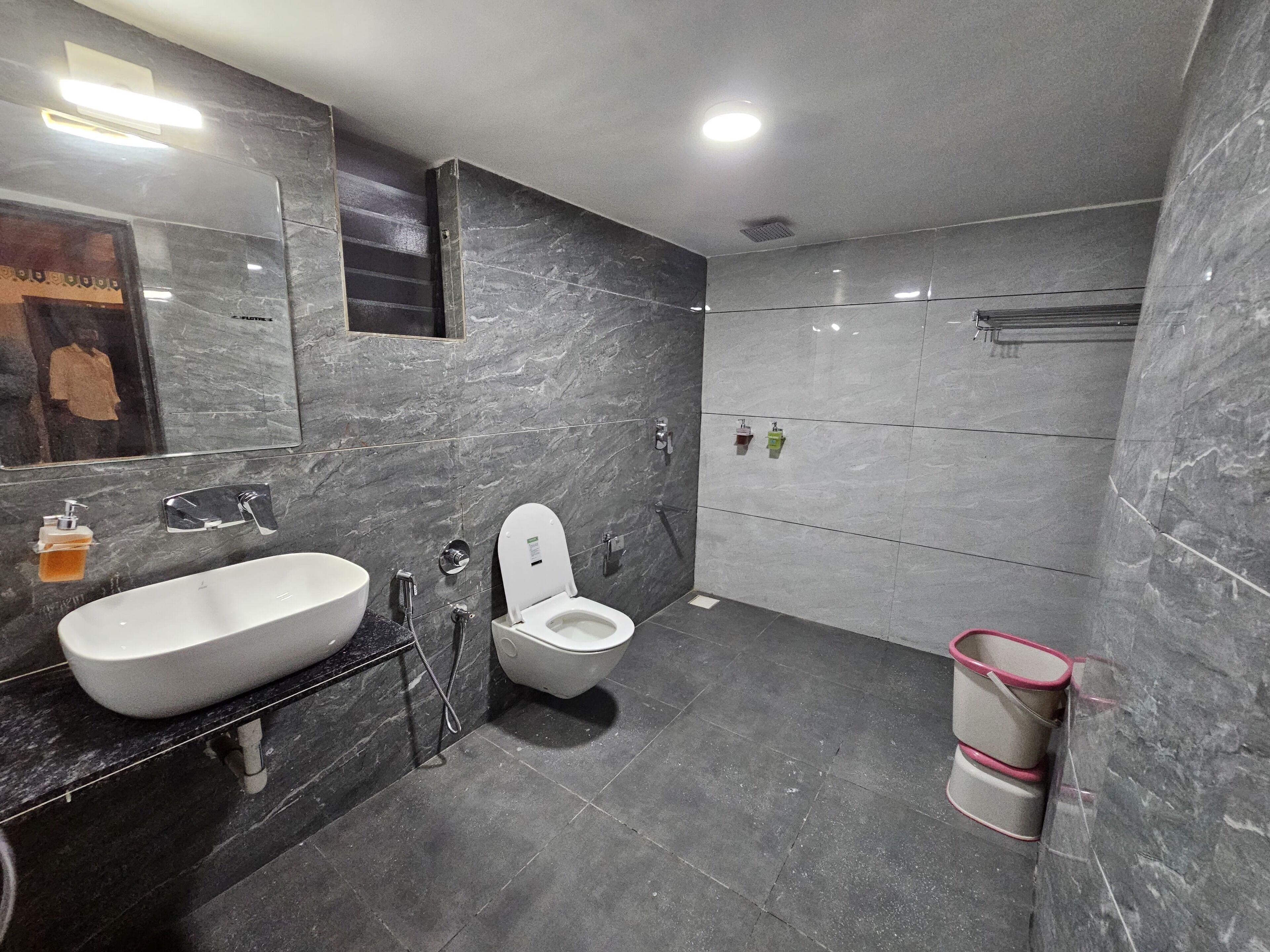 Deluxe Twin Room | Bathroom