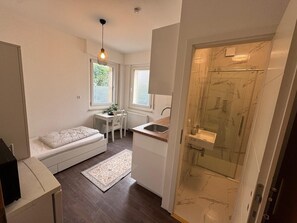 1 bedroom, WiFi, bed sheets - Apartment '6' with Wi-Fi (Leimen)