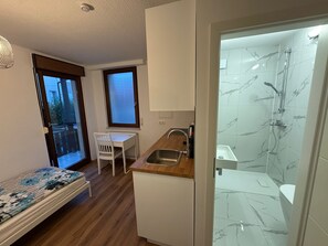 Shower, towels