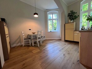 Dining - NEW! Vogtland Herberge Auerbach 3 persons + baby (Auerbach)