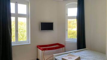 1 bedroom, in-room safe, iron/ironing board, WiFi