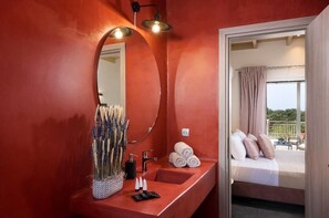 2 chambres, fer et planche Ă repasser, Wi-Fi, literie fournie