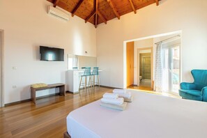 Iron/ironing board, WiFi, bed sheets - Mystique Villa - Four Bedroom Villa, Sleeps 8 (Crete)