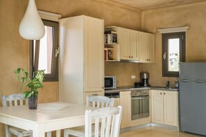 Fridge, microwave, dishwasher, coffee/tea maker
