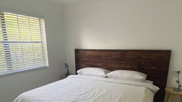 2 عدّة غرف نوم وواي فاي وملاءات أسرّة