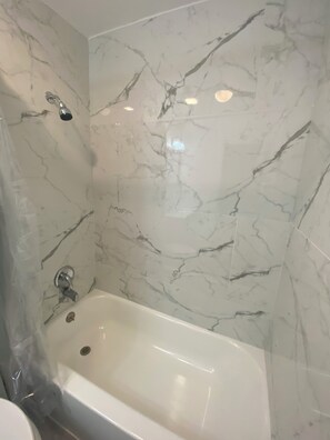 Handtücher, Seife, Toilettenpapier