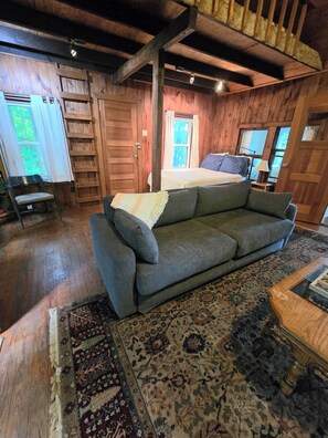 5 bedrooms, iron/ironing board, WiFi, bed sheets