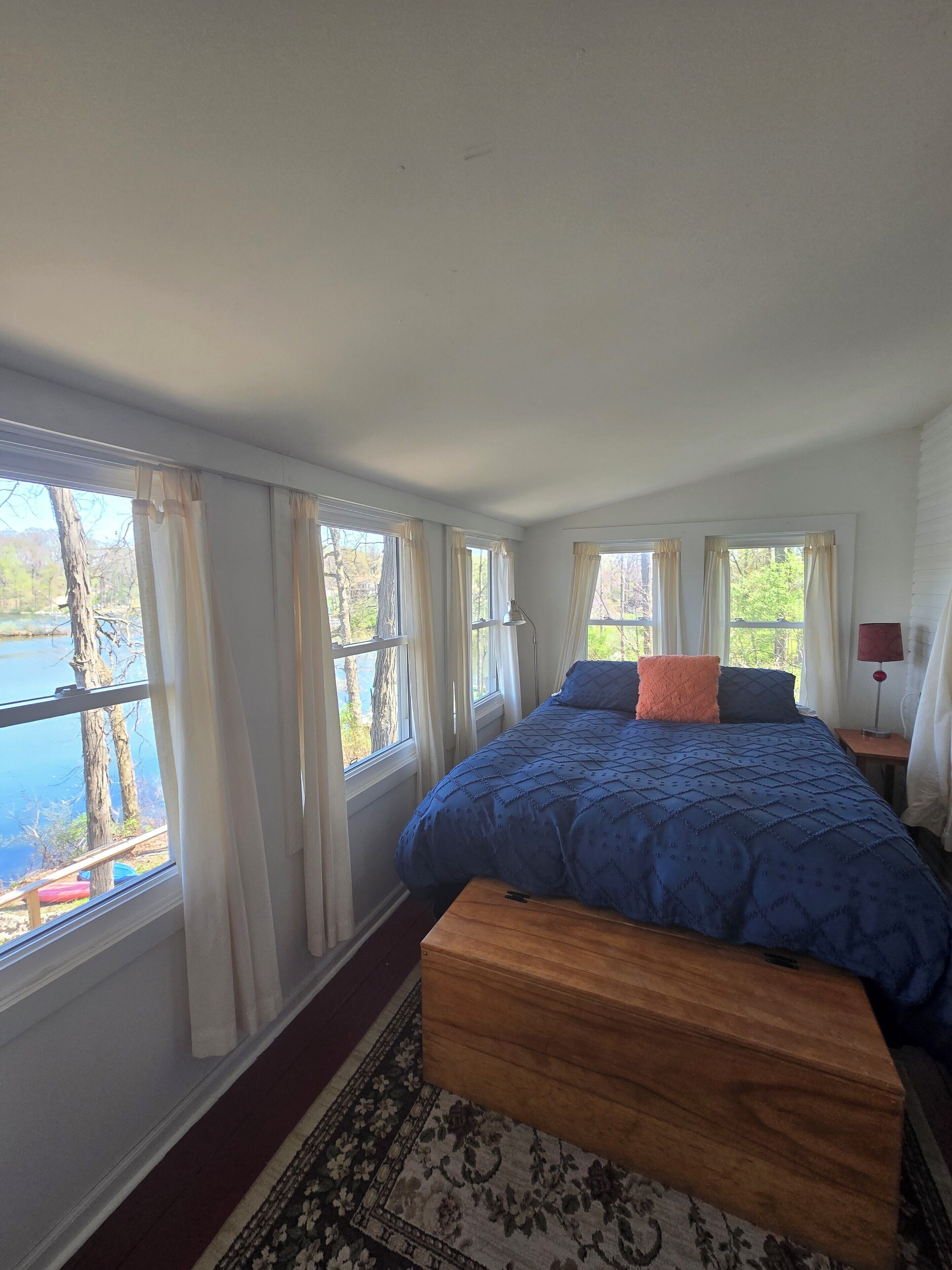 5 bedrooms, iron/ironing board, free WiFi, bed sheets