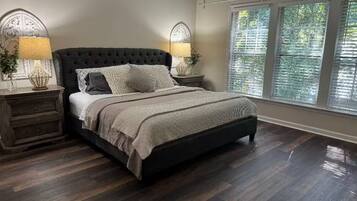 3 makuuhuonetta, silitysrauta/-lauta, Wi-Fi, vuodevaatteet