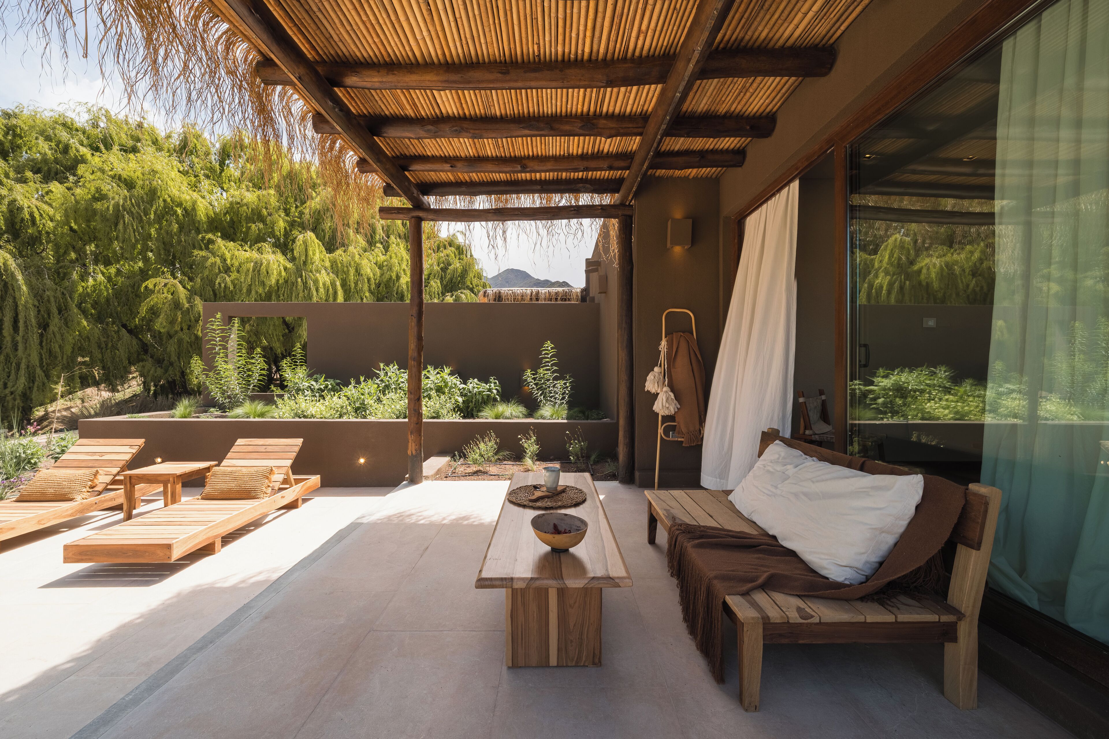 Suíte luxo, varanda, vista para a montanha | Piscina particular