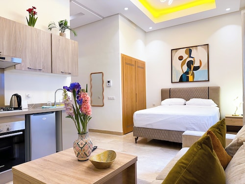 Cozy Luxurious Bourgogne Studio