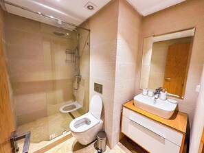 Deluxe Studio, Garden View | Bathroom | Free toiletries, hair dryer, towels, soap - Cozy Luxurious Bourgogne Studio (Casablanca)