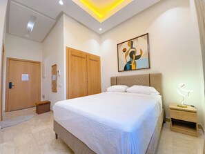 Estúdio luxo, vista para o jardim | Ferros/tábuas de passar roupa, Wi-Fi de cortesia