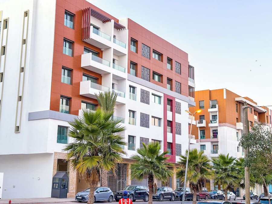 Vista frontal de la propiedad