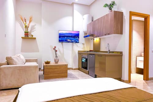 Monolocale Deluxe, vista giardino | Angolo cottura privato