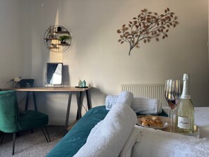 3 bedrooms, Internet