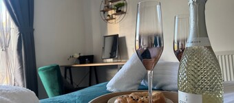 Station View | Family | Parking | WIFI | Sleeps 6