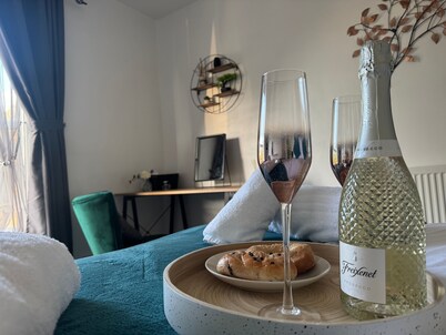 Station View | Family | Parking | WIFI | Sleeps 6