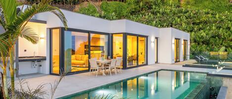 Outdoor pool, a heated pool