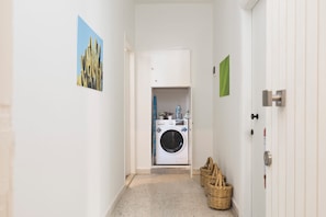 Apartemen, pemandangan kota | Laundry