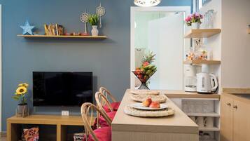 Apartment, City View | In-room dining