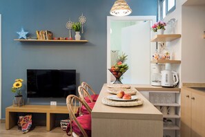 Apartment, City View | In-room dining