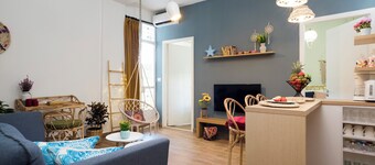 Boho-Chic Cozy 2BR - Apt & Balcony in Mar Mikhael