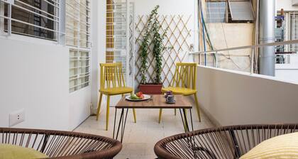 Boho-Chic Cozy 2BR - Apt & Balcony in Mar Mikhael