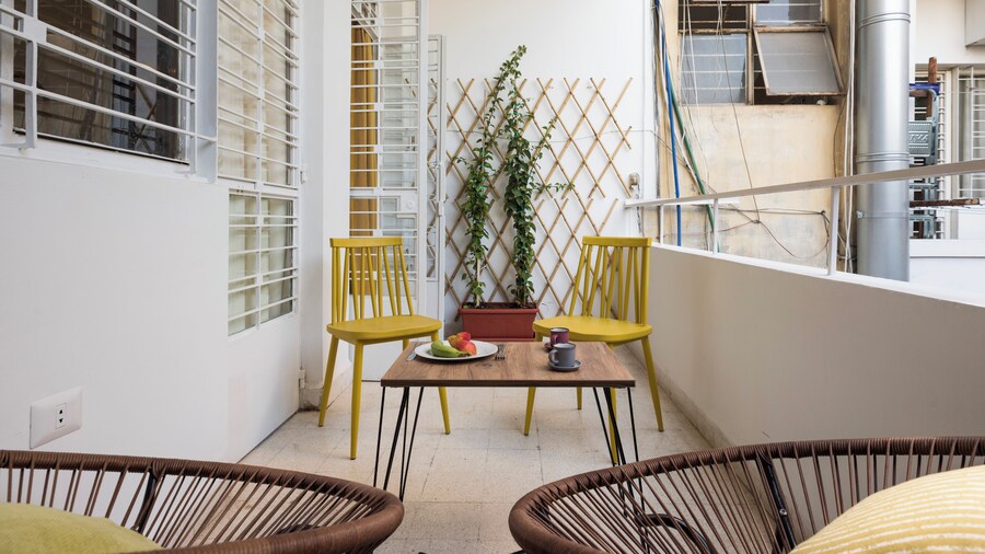 Boho-Chic Cozy 2BR - Apt & Balcony in Mar Mikhael