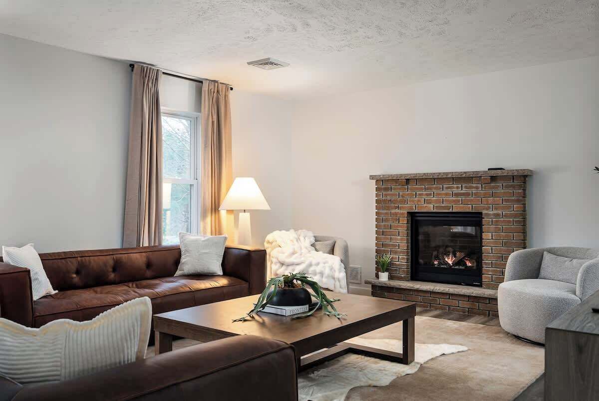 Fernseher, Kamin, Videospiele, Arbeitsbereiche