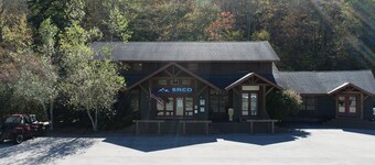 Base Mountain Studio with Winter Shuttle to/from Snowshoe Village