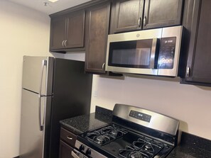 Mikroaaltouuni, uuni, liesi, astianpesukone