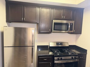 Mikroaaltouuni, uuni, liesi, astianpesukone