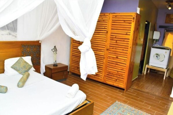 2 bedrooms, iron/ironing board, Internet, bed sheets