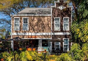 المنطقة المحيطة بالمنشأة