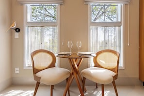 Suíte | Área de estar | Smart TV 42 polegadas com canais a cabo