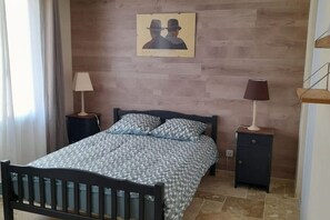 2 chambres, fer et planche à repasser, draps fournis