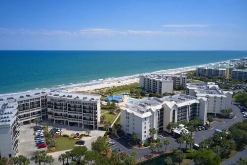 Pelican Watch 8a - Lakefront Villa w/ Pool & Short Easy Flat Walk to Beach