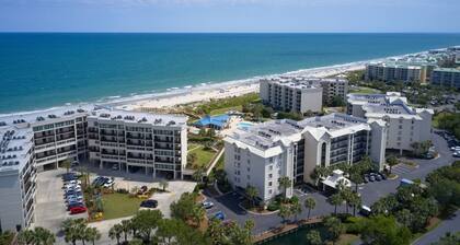 Pelican Watch 8a - Lakefront Villa w/ Pool & Short Easy Flat Walk to Beach