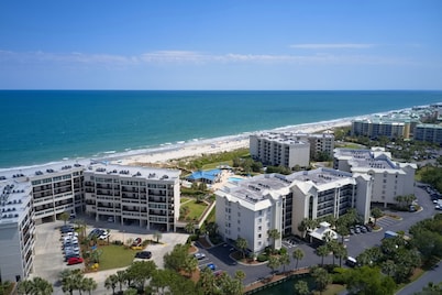 Pelican Watch 8a - Lakefront Villa w/ Pool & Short Easy Flat Walk to Beach