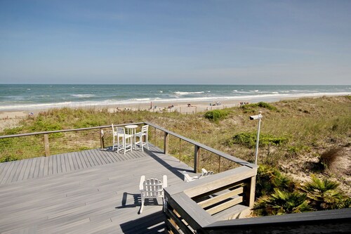Short Easy Flat Walk to Beach - Pelican Watch 8a - Lakefront Villa w/ Pool