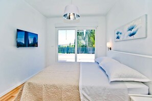 3 soveværelser, pengeskab på værelset, strygejern/strygebræt